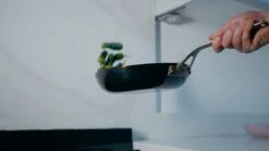 Saveur Selects Pannenset - Carbon Steel (Wokpan ø 35 Cm + Koekenpan ø 30 Cm) - Inductie En Alle Andere Warmtebronnen -Aanbiedingen Keukenkracht Winkel 1200x675 4