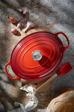Le Creuset Braadpan Signature - Ovaal - Kersenrood - ø 33 Cm / 7.5 Liter 8 Le Creuset Braadpan Signature - Ovaal - Kersenrood - ø 33 Cm / 7.5 Liter -Aanbiedingen Keukenkracht Winkel 21178330602430 3