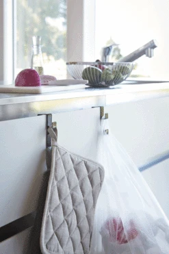 Yamazaki Handdoekhaak Tower Zwart 6 Yamazaki Handdoekhaak Tower Zwart -Aanbiedingen Keukenkracht Winkel 2783 TOWER UNDER SINK HOOK BK 02 1000x