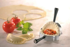 Gefu Ravioli Maker Ravenna -Aanbiedingen Keukenkracht Winkel 28490 gefu ravioli und maultaschenformer ravenna 03