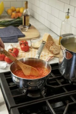 Saveur Selects Pannenset Voyage - TriPly RVS - 6 Delige Set -Aanbiedingen Keukenkracht Winkel 2QT Chefs pan Lifestyle 1 scaled 1