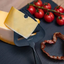 Boska Kaasschaaf Monaco+ Zwart -Aanbiedingen Keukenkracht Winkel 307084 BOSKAMonaco CheeseSlicer 8 2400x