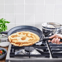 GreenPan Pannenkoekenpan Essentials - Zwart - ø 24 Cm - Keramische Anti-aanbaklaag 6 GreenPan Pannenkoekenpan Essentials - Zwart - ø 24 Cm - Keramische Anti-aanbaklaag -Aanbiedingen Keukenkracht Winkel 667b28b228ec1bc1005fc3d1a08875dcfcdbfa72 GP ESS BA Bd Pancakepan Large NS Lifestyle a 1
