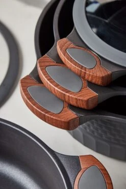 Resto Kitchenware Pannenset - 13 Delige Set - Inductie En Alle Andere Warmtebronnen 10 Resto Kitchenware Pannenset - 13 Delige Set - Inductie En Alle Andere Warmtebronnen -Aanbiedingen Keukenkracht Winkel 799x1200 2