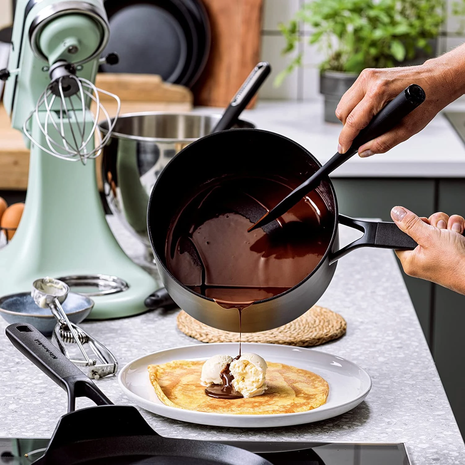 KitchenAid Steelpan Classic Forged - ø 20 Cm / 3.1 Liter - Keramische Anti-aanbaklaag 3 KitchenAid Steelpan Classic Forged - ø 20 Cm / 3.1 Liter - Keramische Anti-aanbaklaag - Afbeelding 3