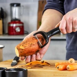 KitchenAid Dunschiller Classic 18 Cm - Zwart -Aanbiedingen Keukenkracht Winkel KitchenAid obierak do ziemniakow CLASSIC Onyx Black KCG145OHOBE 5057982065904