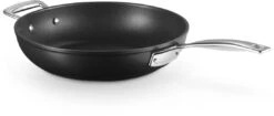 Le Creuset Sauteerpan Les Forgées TNS - ø 26 Cm / 2.7 Liter - Standaard Anti-aanbaklaag -Aanbiedingen Keukenkracht Winkel LC 20190624 ZS PS FS 51101260010202 005 1