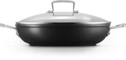 Le Creuset Hapjespan Met Deksel - Les Forgées TNS - ø 28 Cm / 3.2 Liter - Standaard Anti-aanbaklaag -Aanbiedingen Keukenkracht Winkel LC 20190624 ZS PS FS 51107280010502 003
