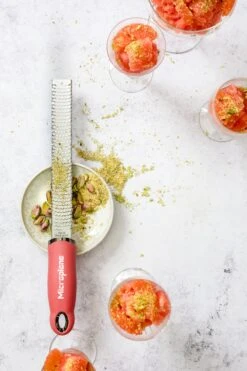 Microplane Rasp Premium Classic - Fijn - Lipstick Pink -Aanbiedingen Keukenkracht Winkel Microplane Premium Classic 46123 Zester Lipstick Pink Granita 4