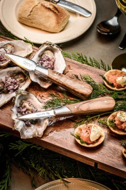 Laguiole Style De Vie Oestermessen Met Oesterhouder Luxury Line Olijfhout -Aanbiedingen Keukenkracht Winkel OesterOliveGift 3