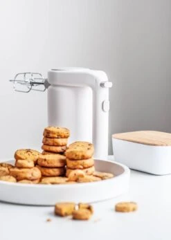 RIG TIG Rig-Tig Handmixer Foodie - 170 W - Wit 7 RIG TIG Rig-Tig Handmixer Foodie - 170 W - Wit -Aanbiedingen Keukenkracht Winkel Saffranskakor Rig Tig bakalite.se 2