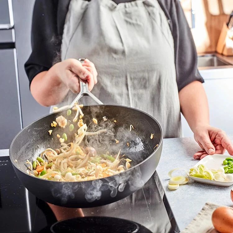 Demeyere Wokpan Alu Plus 3 - Duraslide - ø 28 Cm - Standaard Anti-aanbaklaag 2 Demeyere Wokpan Alu Plus 3 - Duraslide - ø 28 Cm - Standaard Anti-aanbaklaag - Afbeelding 2