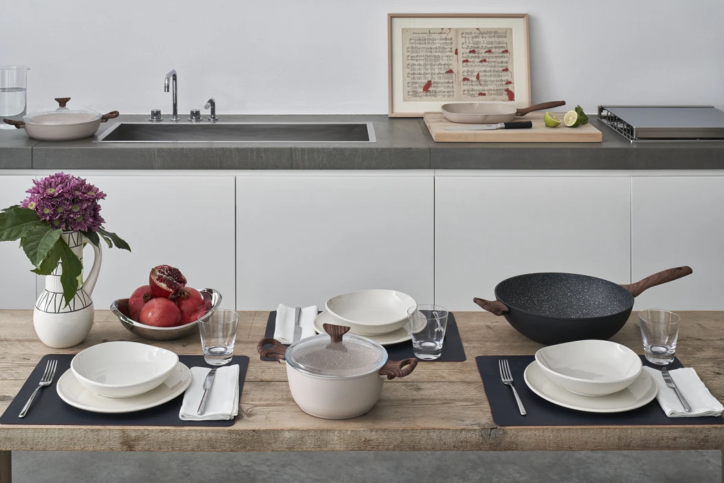 Sambonet Wokpan Rock 'n' Rose - Zwart - ø 32 Cm - Standaard Anti-aanbaklaag 2 Sambonet Wokpan Rock 'n' Rose - Zwart - ø 32 Cm - Standaard Anti-aanbaklaag - Afbeelding 2