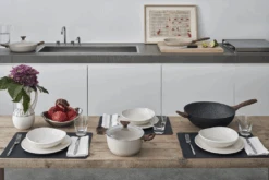 Sambonet Braadpan Rock 'n' Rose - Creme - ø 24 Cm / 4.5 Liter - Standaard Anti-aanbaklaag -Aanbiedingen Keukenkracht Winkel sambonet rock n rose sfeer8 1