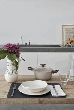 Sambonet Braadpan Rock 'n' Rose - Creme - ø 24 Cm / 4.5 Liter - Standaard Anti-aanbaklaag -Aanbiedingen Keukenkracht Winkel sambonet rock n rose sfeer9