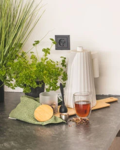 Alessi Waterkoker Plissé - Droogkookbeveiliging - Wit - Michele De Lucchi - 1.7 Liter - MDL06 W 9 Alessi Waterkoker Plissé - Droogkookbeveiliging - Wit - Michele De Lucchi - 1.7 Liter - MDL06 W -Aanbiedingen Keukenkracht Winkel waterkoker 4